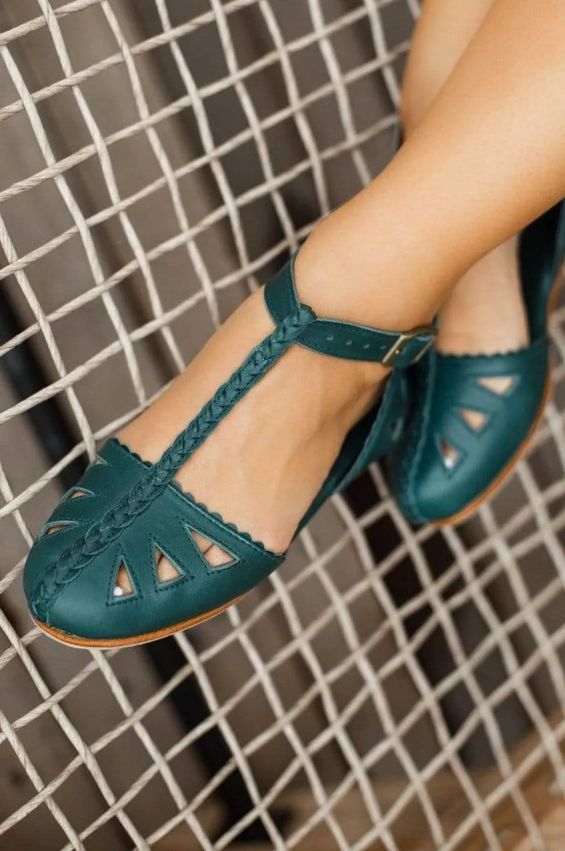 Bounty T-strap Leather Sandals in Emerald