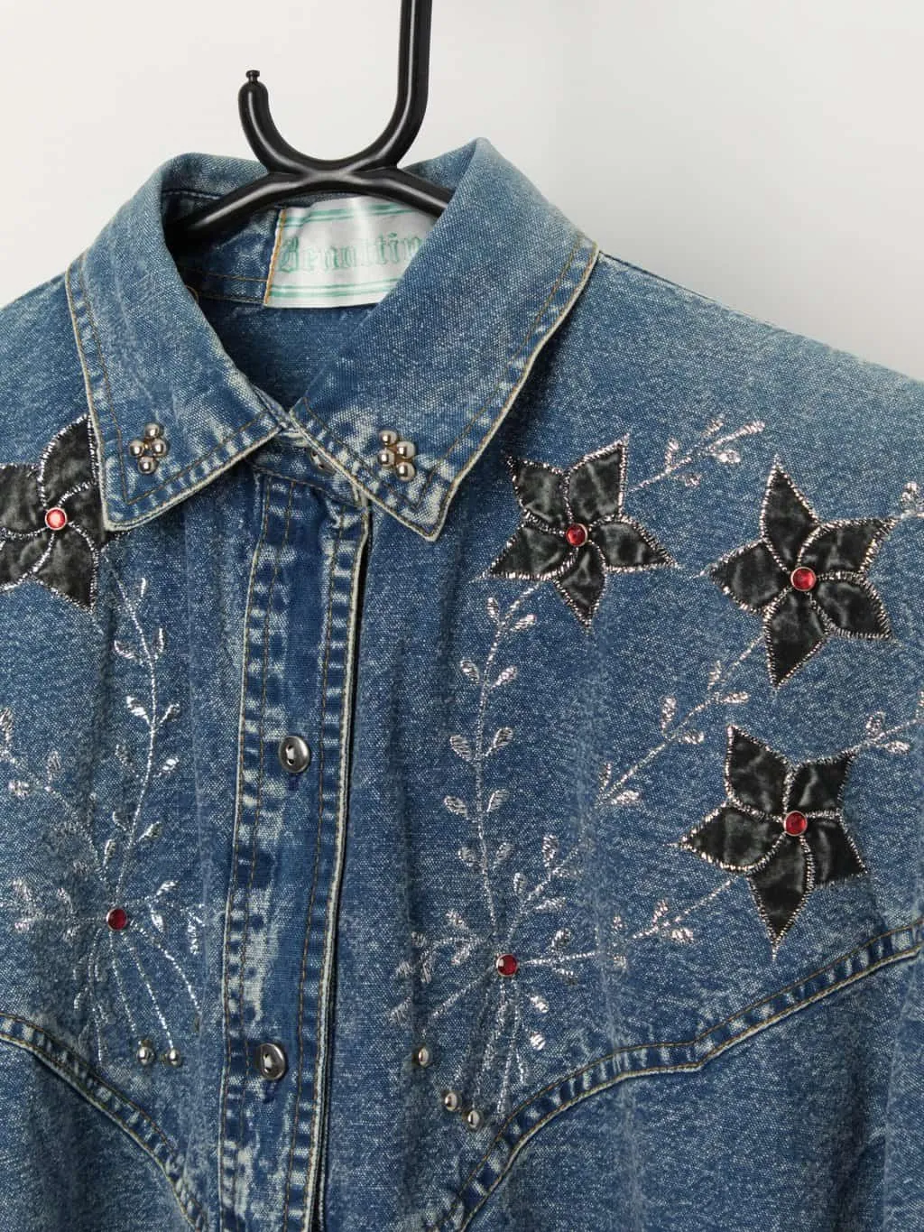 Vintage embroidered denim blouse with studded collar – Large